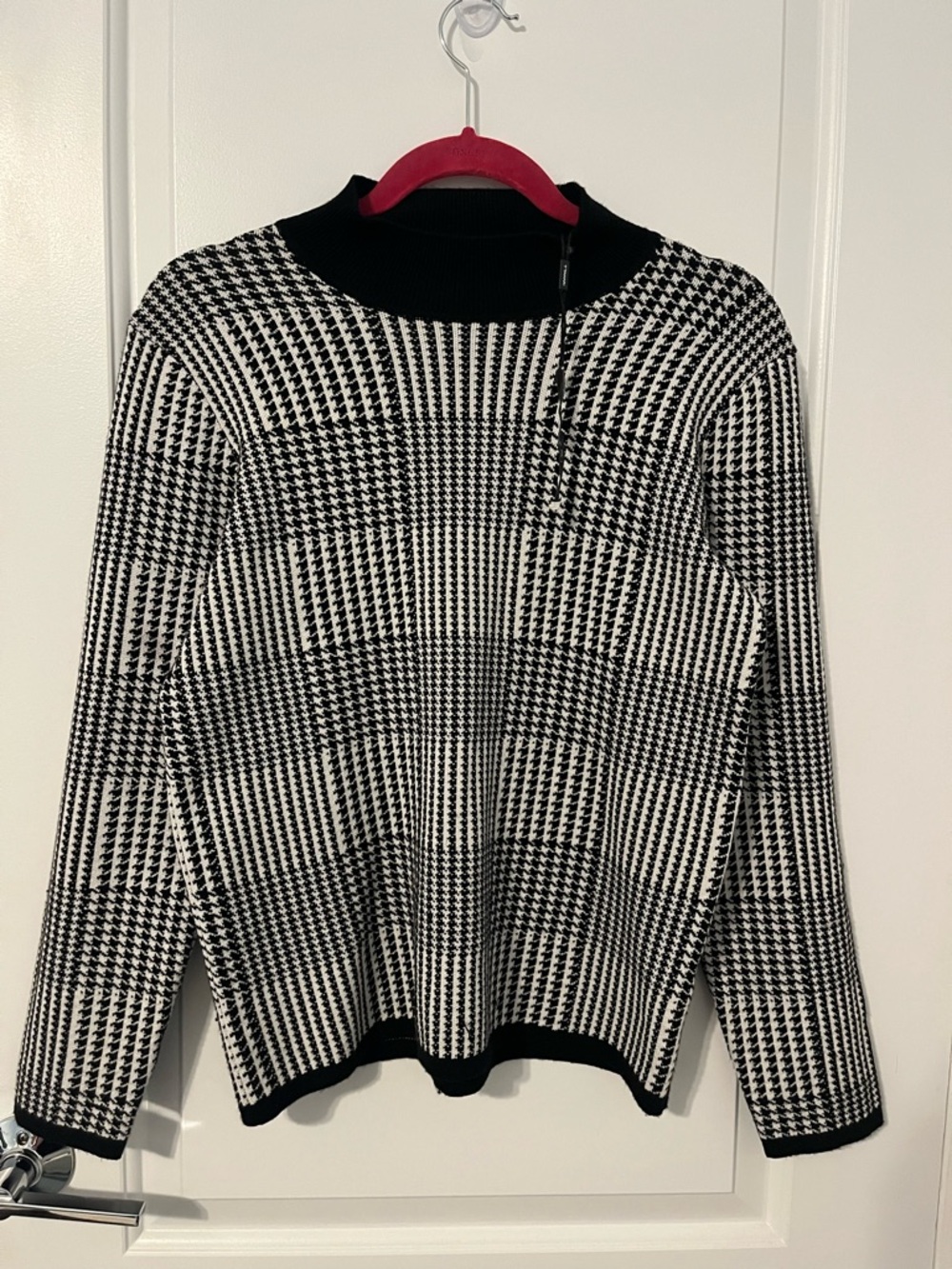 Tahari Black and White Houndstooth Knit Pullover - Picture 3 of 6